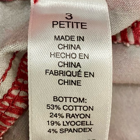 Chico’s Red Floral the Platinum Jegging Size 16P - Picture 12 of 15
